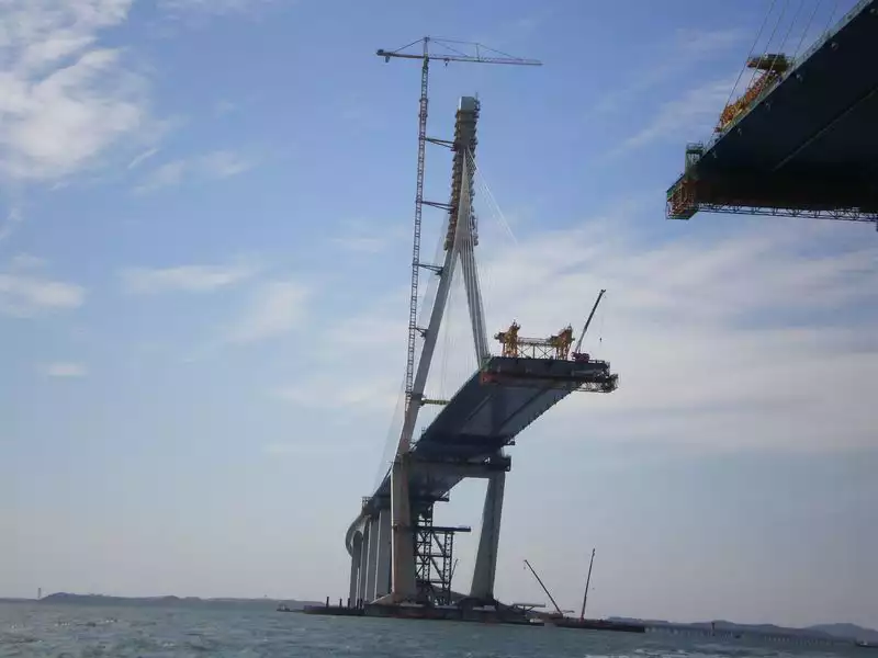 impianti di sollevamento industriale - produzione di strutture con braccia di sollevamento per il settore industriale - crocetta di montello treviso - Mazzocato